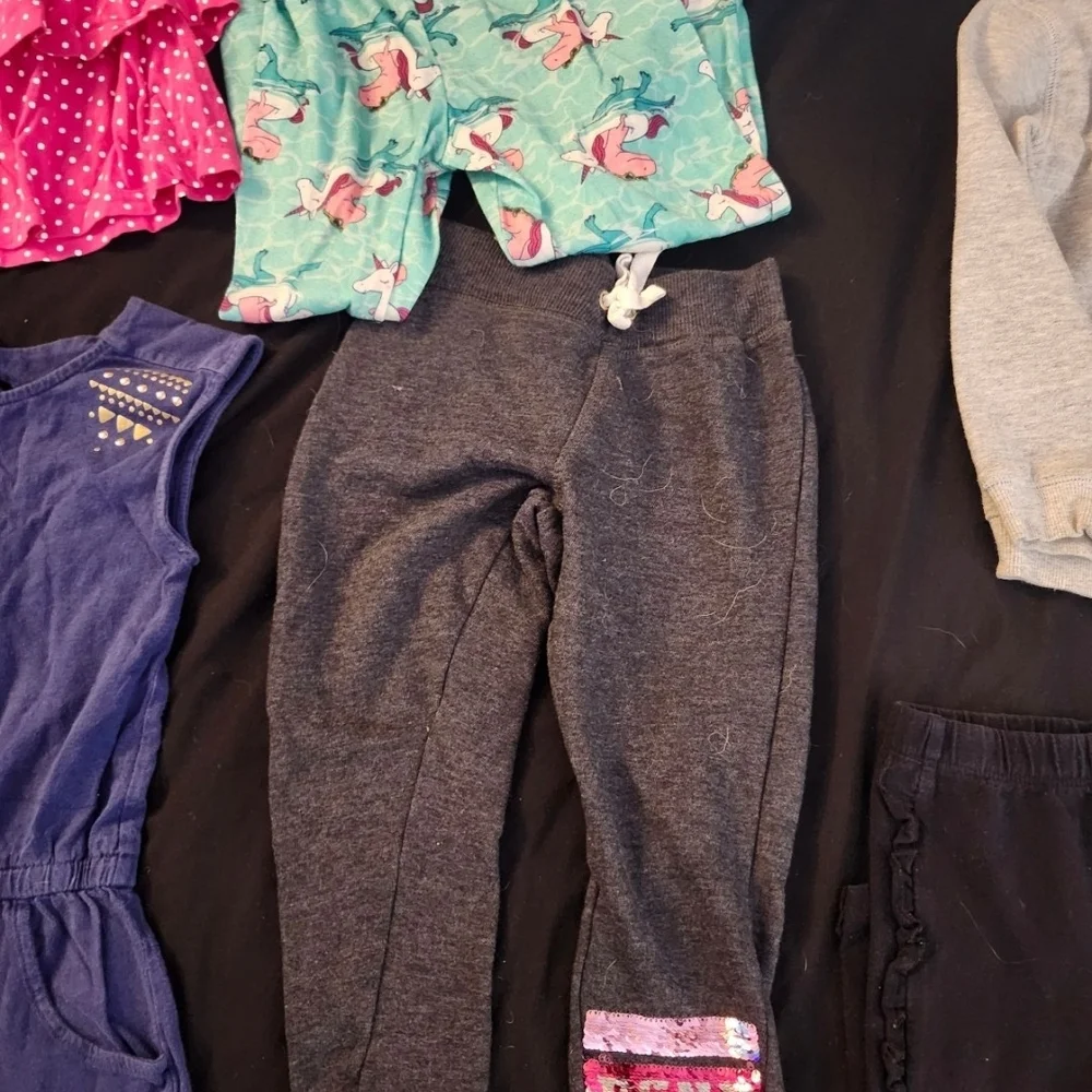 Lot Of 14 Pieces Of Girls Sz 5/6 Clothing - Picture 6 of 7